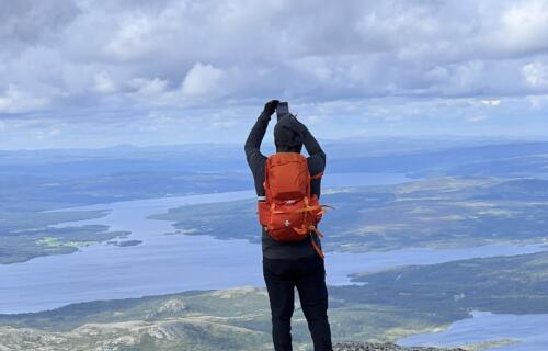 Vigelpikenturen Summit Hike in Fjällnäs