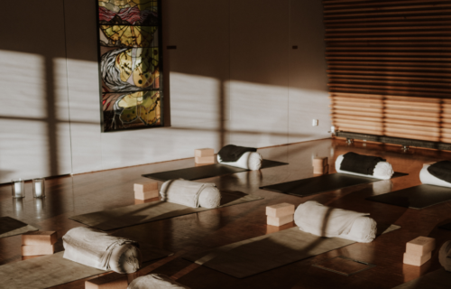 Förberett för yoga i Aula Capella