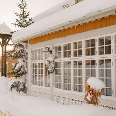 Jul på Fjällnäs, kärve utanför Näset